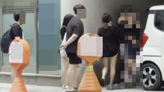 목졸린 남학생, 여학생이 성추행...충격의 대낮 학폭 영상 | 중앙일보