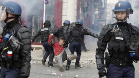[사진] 프랑스 폭력시위 확산