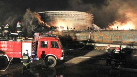 [사진] 중국 다롄 정유시설 또 화재