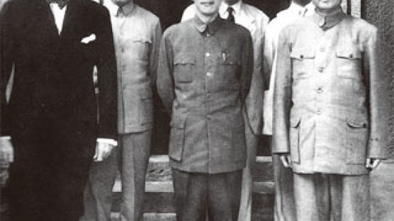 사진과 함께하는 김명호의 중국 근현대 (190) ‘붉은 물 빼기’ 작전