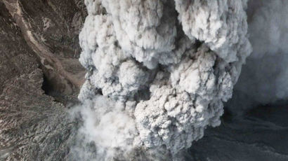 [사진] 미 위성이 찍은 인도네시아 화산폭발 순간
