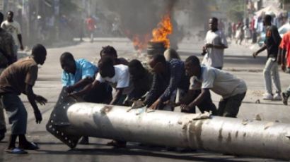 [사진] 아이티 ‘콜레라 폭동’ 확산