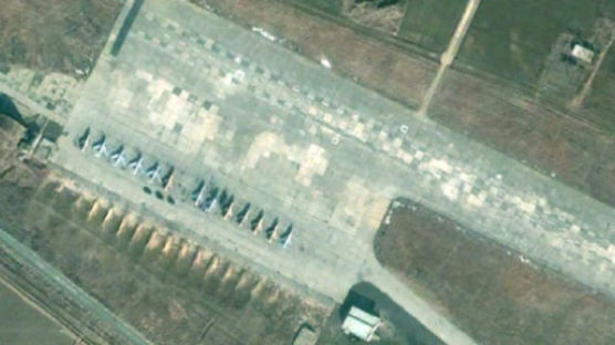[사진] 북한 황주비행장의 미그 23기