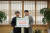 전남대에 장학기금 6억원 기탁을 약속한 경북대 학생 박철상씨(오른쪽) [사진 전남대]