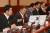 문재인 대통령이 8일 오전 청와대에서 국무회의를 주재하고 있다. 김상선 기자.