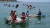 장호항에서 즐길 수 있는 투명 카누. 박진호 기자