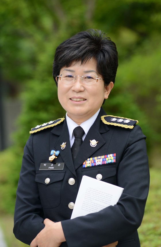 시인 경찰 박경순씨, 해경 64년 만에 첫 여성 총경
