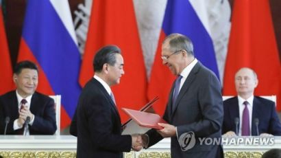 중국과 러시아 외교 수장 만나, 한반도 문제 해결 '대화'에 초점