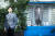 맞춤 슈트 전문점 테일러블의 곽호빈 대표가 서울 한남동 매장 앞에서 포즈를 취했다. [장진영 기자]