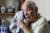 일본 하시마(端島)섬 강제징용 생존자 이인우(92)씨가 9일 대구 자택에서 당시를 떠올리며 눈물을 훔치고 있다. 대구=프리랜서 공정식
