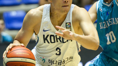 '이정현 19점' 한국 농구, 아시아컵 카자흐스탄에 61점차 대승