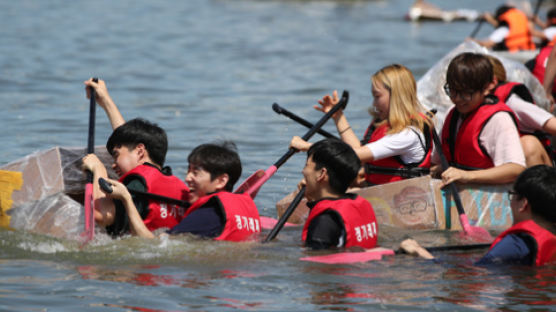 [사진] 종이배 가라앉아도 … 즐거운 청춘