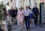 7월 25일 이탈리아 북부 데센자노 델 가르다에서 휴가를 보낸 영국 테레사 메이 총리. 핑크색 드레스 셔츠로 도시 여행자의 분위기를 연출했다. [AP 연합뉴스]