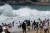 지난 1일 부산 해운대해수욕장 앞바다에서 이안류(역파도)가 발생해 피서객들의 입욕이 통제됐다. 송봉근 기자