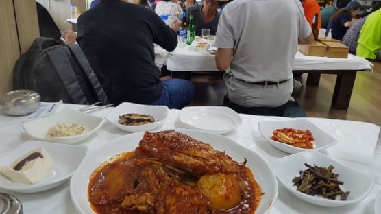 [르포]‘안철수는 왜 속초식당 생선찜 먹으며 콧물을 흘렸을까’ 서울~양양 고속도로 개통 후 뜨는 속초 맛집
