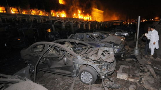 예멘 남부서 軍 차량 겨냥 폭탄 테러…"민간인 12명 사망"