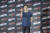 [“사랑해요, 여러분!”] 스티븐 연(사진 오른쪽)은 애교가 담뿍 묻어나는 ‘손가락 하트’로 인사를 대신해 팬들의 엄청난 호응을 끌어냈다.*사진=코믹콘 서울