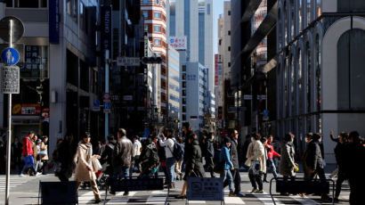 일본 경제, 2006년 고이즈미 이후 최장 기간 성장…비결은 내수