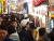 일본 오사카의 중국 관광객들. [중앙포토]
