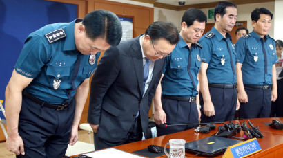 [사진] “차렷, 국민께 경례” 사과하는 장관·경찰청장