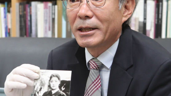 “일본인이 위안부·강제동원 증거 갖다주고 아베 정권을 비판”