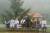 이인영 민주당 의원과 일행은 10일 비를 뚫고 강원도 화천의 산양리에서 철원 사곡리까지 23km를 걸었다. [이인영 의원 페이스북]