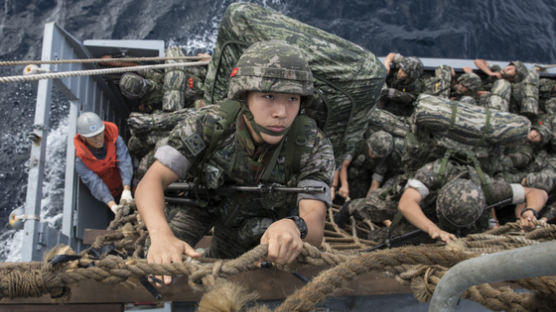 해병대, 울릉도서 첫 중대급 전개훈련…독도 방어 성격도