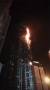 아랍에미리트(UAE) 두바이에 있는 86층짜리 초고층 아파트 '토치 타워'에서 4일(현지시간) 화재가 발생해 불길이 치솟고 있다. [연합뉴스]