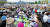5월 27일 오후 서울 광화문광장에서 열린 ‘미세먼지 해결을 위한 3000인 원탁회의’에 참가한 시민들이 광장에 설치된 테이블에 둘러앉아 토론하고 있다. [사진=중앙포토]