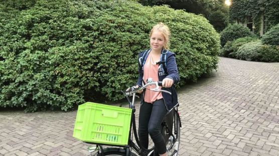 자전거 타고 고등학교 등교하는 네덜란드 공주