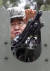 홍준표 자유한국당 대표가 22일 오전 강원 홍천군 육군 11사단을 방문해 M60 기관총을 만지고 있다. [연합뉴스]