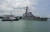 싱가포르 해군기지에 정박한 매케인함[사진 미 해군 7함대]