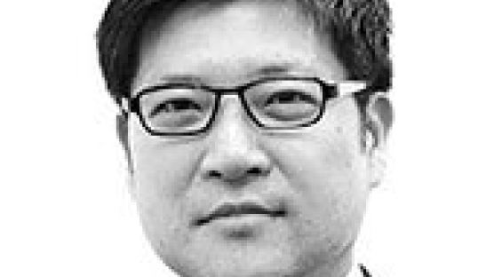 [노트북을 열며] 아베의 도모다치, 문재인의 탕평
