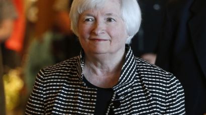 옐런 Fed 의장, 트럼프 '금융규제 완화' 정책에 제동