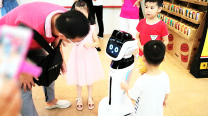 로봇 점원이 책 찾아준다…중국서 '무인서점' 실험