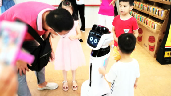 로봇 점원이 책 찾아준다…중국서 '무인서점' 실험