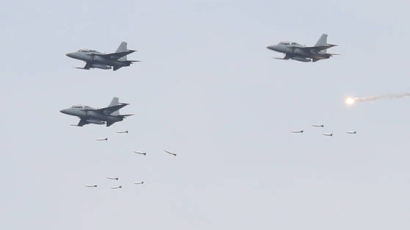 '北 도발 대응' 공군, F-15K 동원 北 지휘부 폭격 훈련