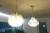 식탁 위 천장에 달린 펜던트 램프는 1920~1930년대 바우하우스 시대 작품이다.