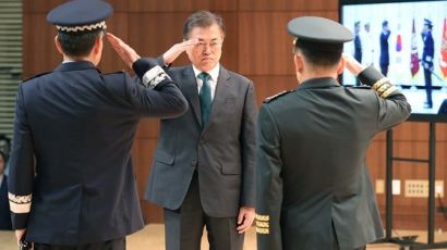 ‘대화’ 강조하면 ‘도발’…‘청개구리’ 북한에 머쓱한 청와대