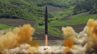 NHK "북한, 사전통보 없이 日 상공 통과 미사일은 극히 이례적"