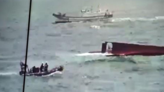 "전복사고 하루만에 또" 포항서 어선과 바지선 충돌…선원 3명중 1명 사망