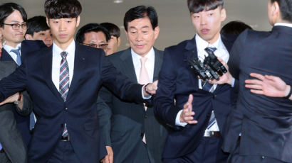 원세훈, 선거법 위반 유죄 … 징역 4년 법정 구속