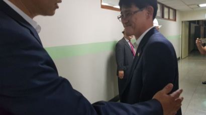 '레밍' 막말 김학철, 슬그머니 의회 출석… 충북도의회 징계는 차일피일