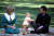 1983년 5월, 생후 11개월 된 윌리엄 왕세손과 뉴질랜드를 방문한 찰스 앤 다이애나 왕세자 부부. 모유로 아이를 키웠던 다이애나는 '왕위계승자가 같은 비행기에 동승할 수 없다'는 왕실규정을 깨고 아들을 데려갔다. [중앙포토]