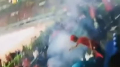 인도네시아 축구팬, 관중석에서 폭죽 맞고 사망