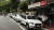 세계금융시장 불안으로 경기침체가 예상되는 가운데 브라질 상파울루 시내 택시정류장에 승객을 기다리던 한 택시기사가 순서를 기다리며 차량을 밀고 있다. [ 사진공동취재단 ]