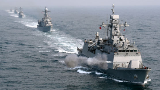 해군, 함포 실사격 훈련 실시…北 해상도발 격멸 의지 다져 
