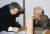 1994년 건축가 마리오 보타(사진 오른쪽)와 신용호 교보생명 창업주가 서울 강남 교보타워 설계를 의논하고 있는 모습.                                   자료: 교보생명