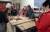 제주대 관광개발학과 학생들이 지난해 12월 일본 호쿠토시를 방문해 소바 그릇을 만드는 체험을 하고 있다. 호쿠토시는 맑은 물을 이용한 소바를 개발해 생태관광 우수사례로 꼽힌다. [사진 제주대]