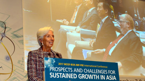 “아시아, 재정 개혁으로 경제성장률 0.3%p 올릴 수 있어”